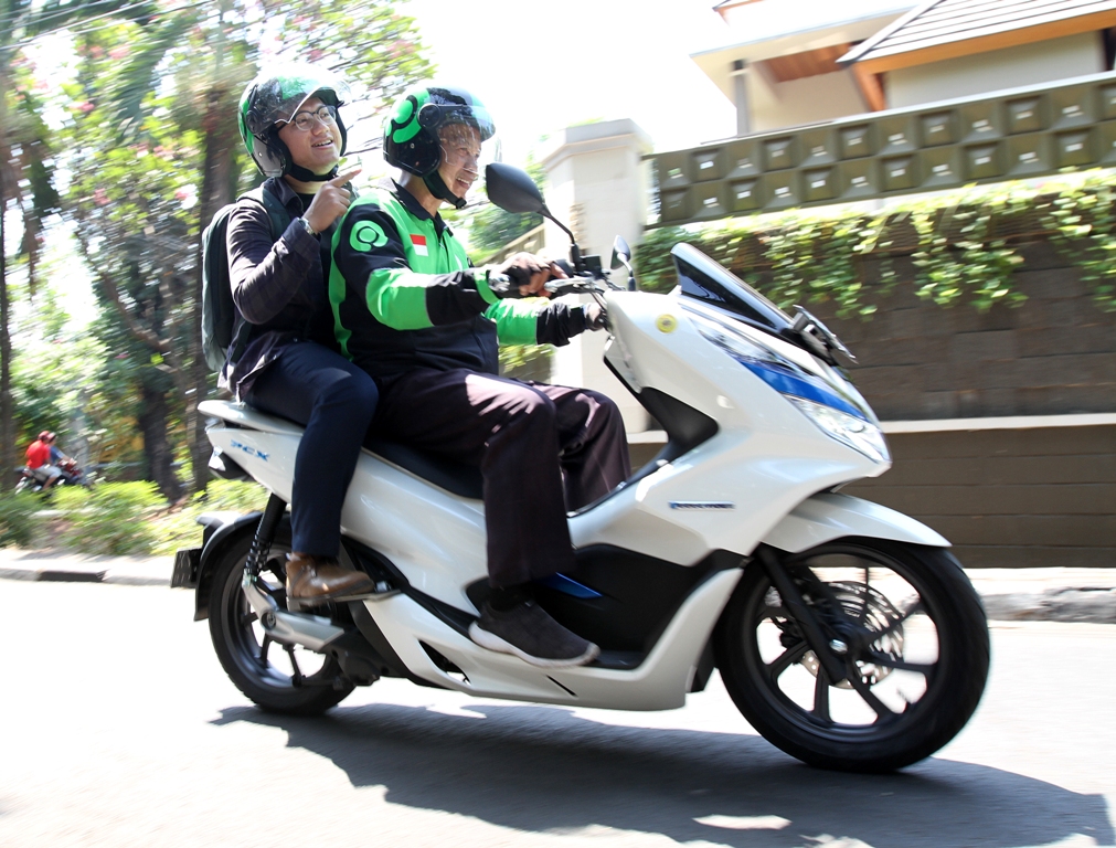 Supporting Green Lifestyle, Astra x Gojek Trial Use of Electric Motorcycles in Indonesia
